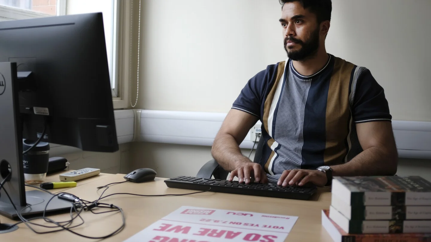UK Graduates Left in Limbo as Lecturers Refuse to Mark Exams in Labor Dispute