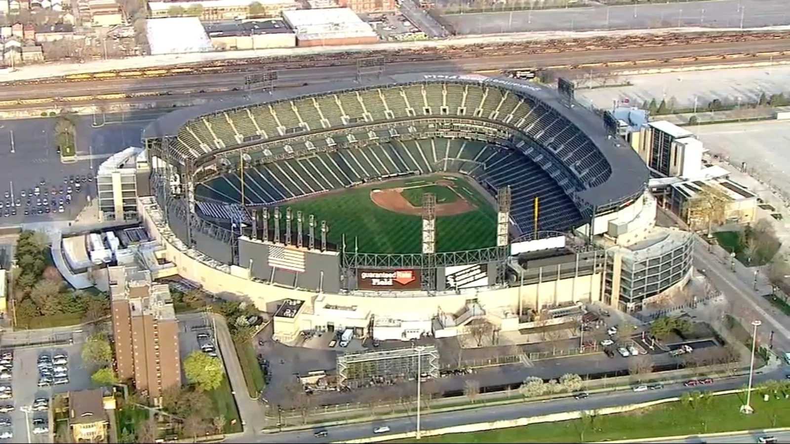 Fan tumble delays Royals-White Sox game at Rate Field
