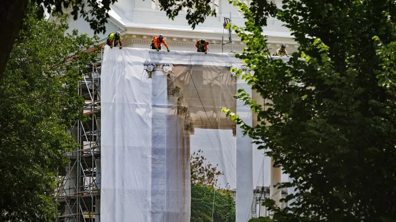 Trump Oversees White House Column Makeover Amid Scaffolding