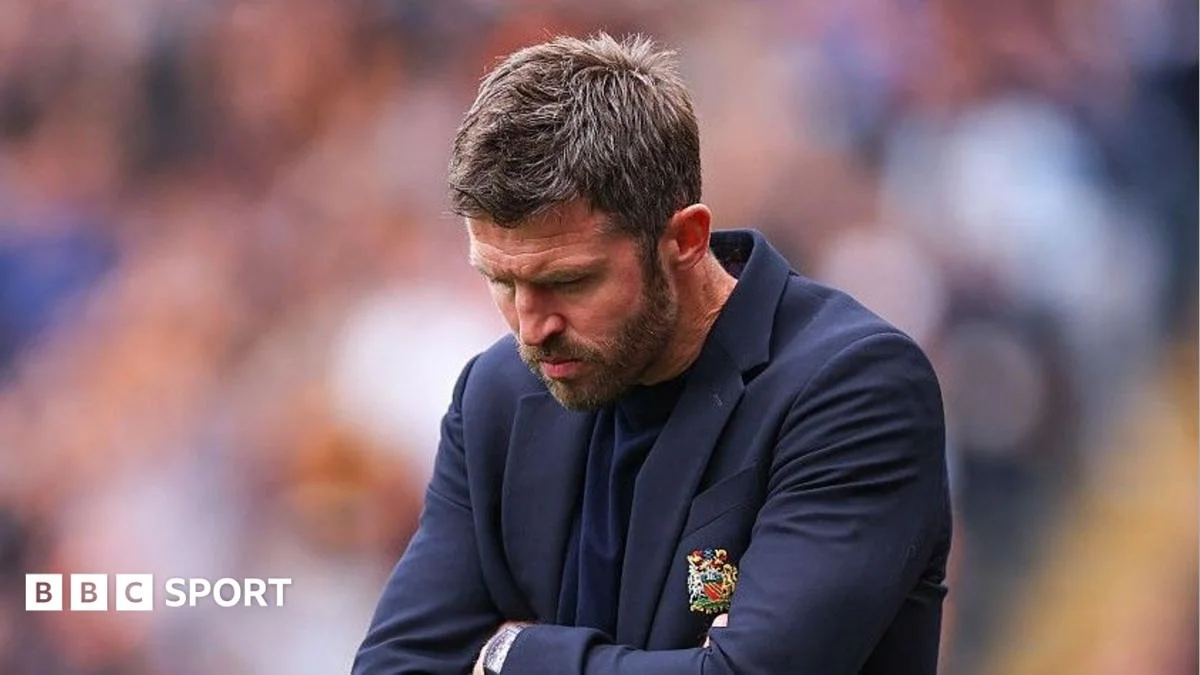 Hull City stun United as Carrick pledges to stay the course