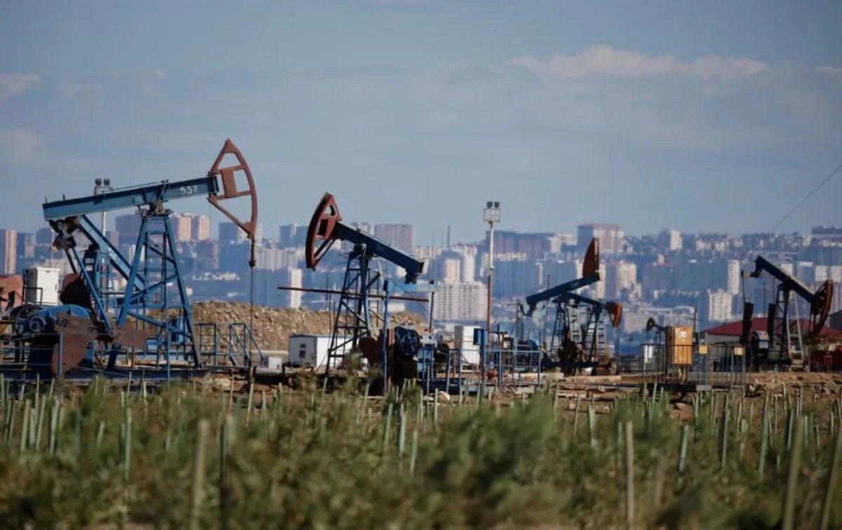 Oil climbs about 1% as US-Iran clashes threaten global supply