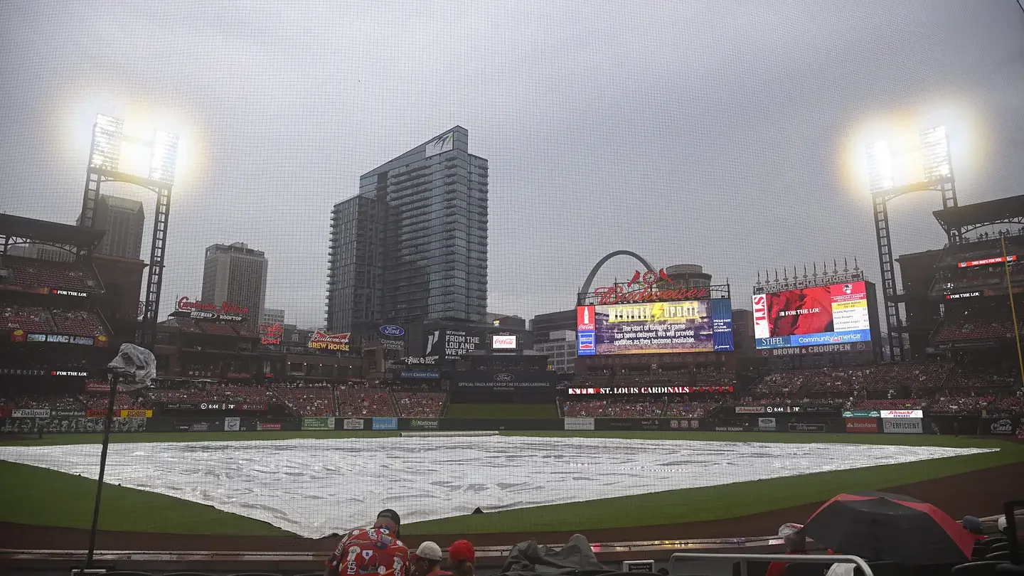 Rain Delays Sunday Reds–Cardinals Clash in St. Louis
