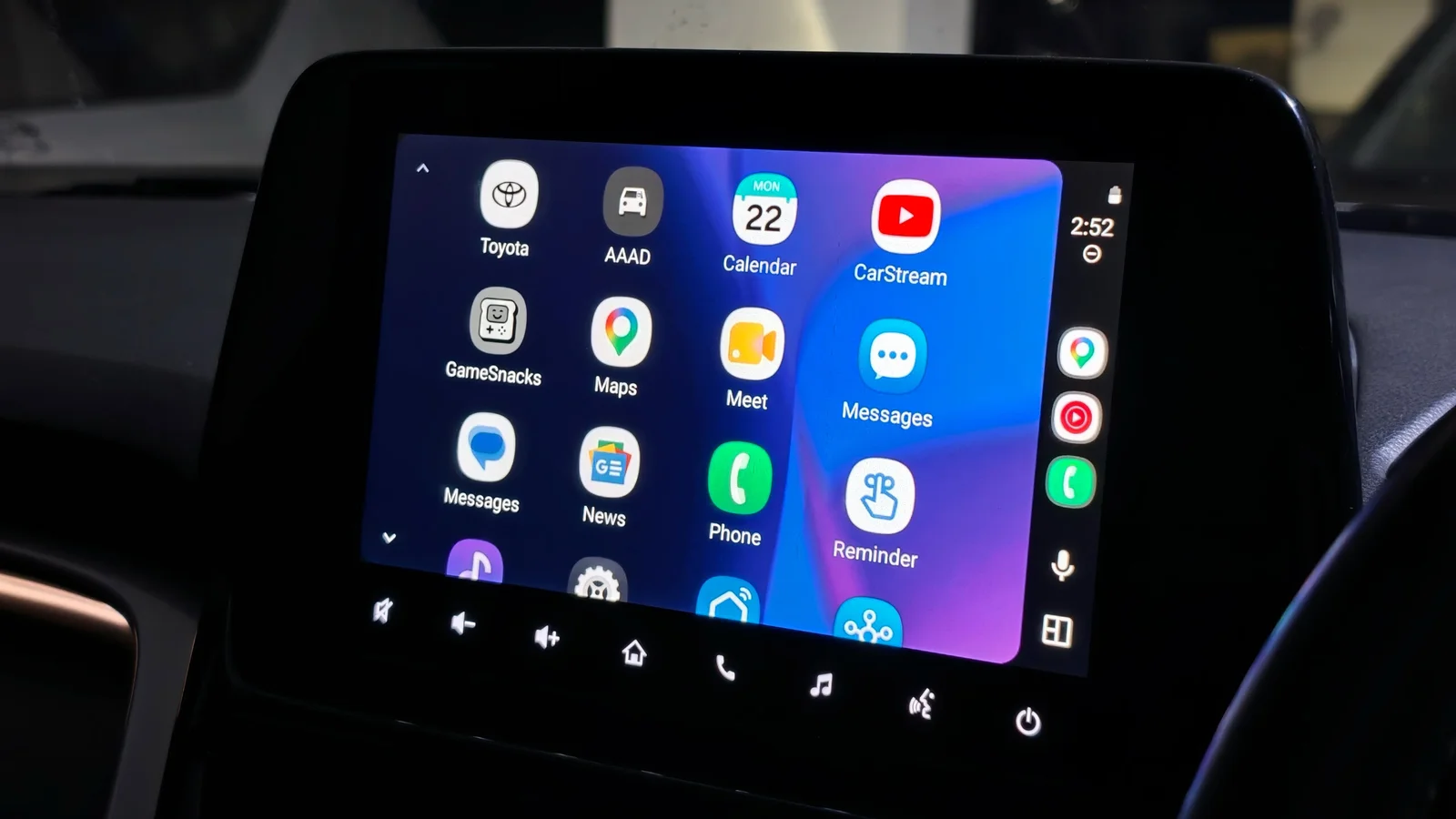 Hidden Android Auto: A Cautious Guide to Sideloading Extra Apps