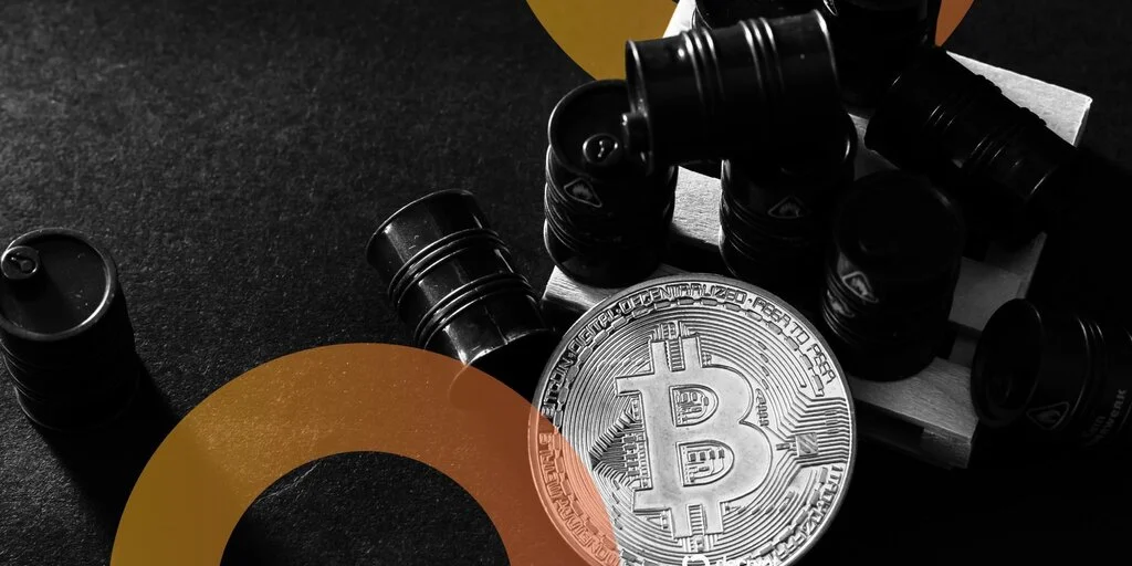 Bitcoin Hovers Near 82K as UAE Exit Sparks Oil-Driven Sell Pressure