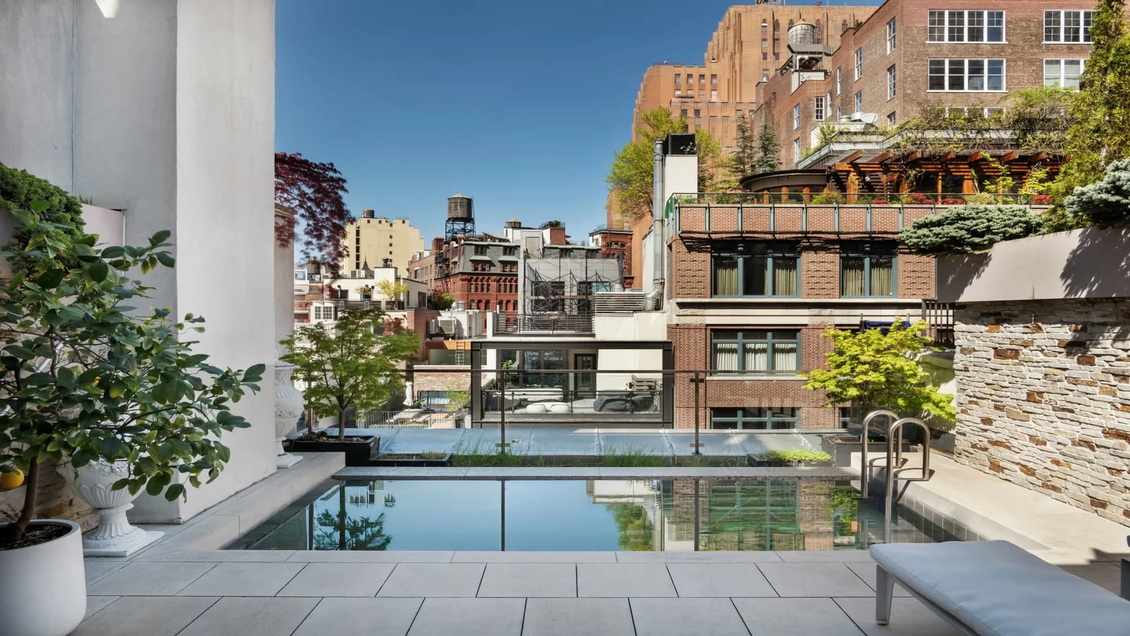 Manhattan Luxury Rentals Surge as Ultra-Wealthy Choose Renting Over Buying