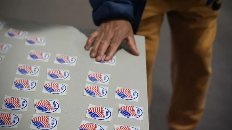 Early Virginia voting hints at a Democratic edge in the four-seat House map battle