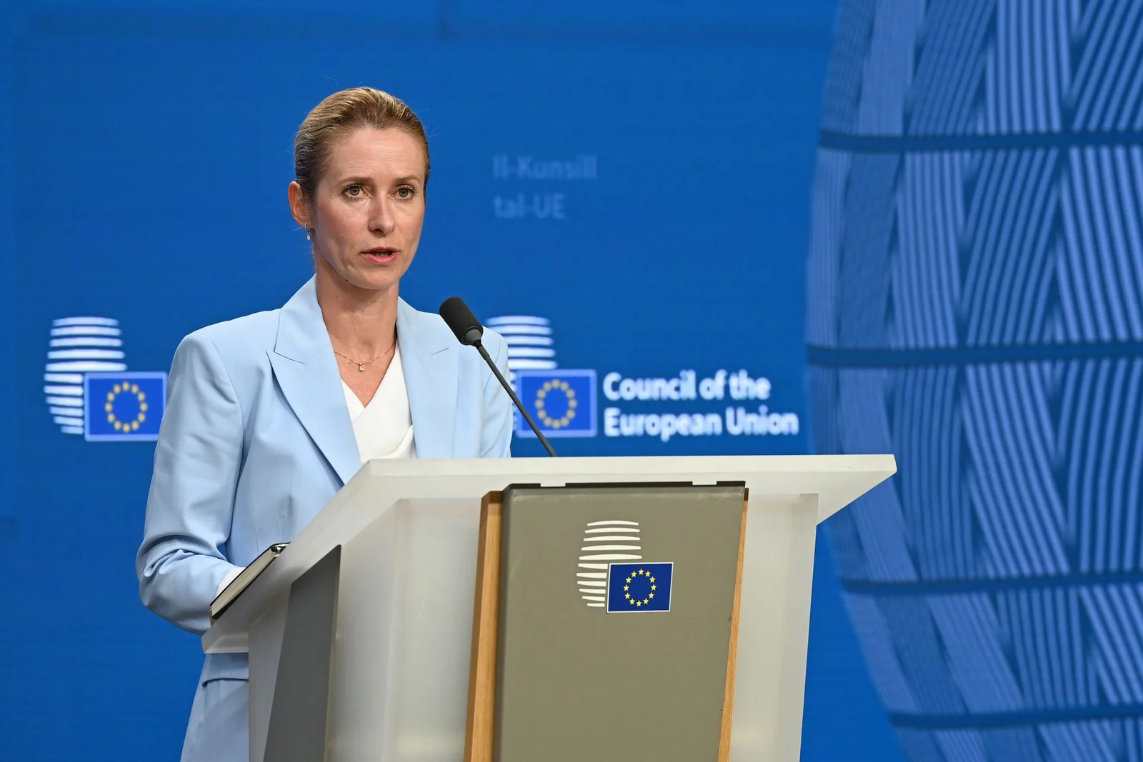 EU sanctions stalemate risks Russian oil windfall as cap expiry looms