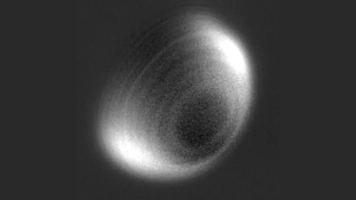 Venus May Harbor Ring-shaped Polarization Signals From Atmospheric Waves
