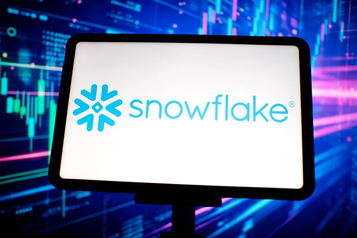 Snowflake rockets on AI-driven Q2 revenue surge