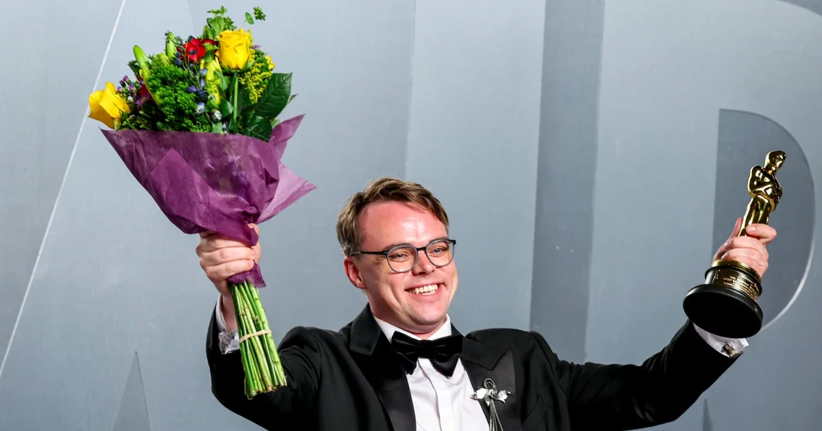 TSA flags Oscar as weapon; eight-pound statue goes to cargo, later found in Frankfurt