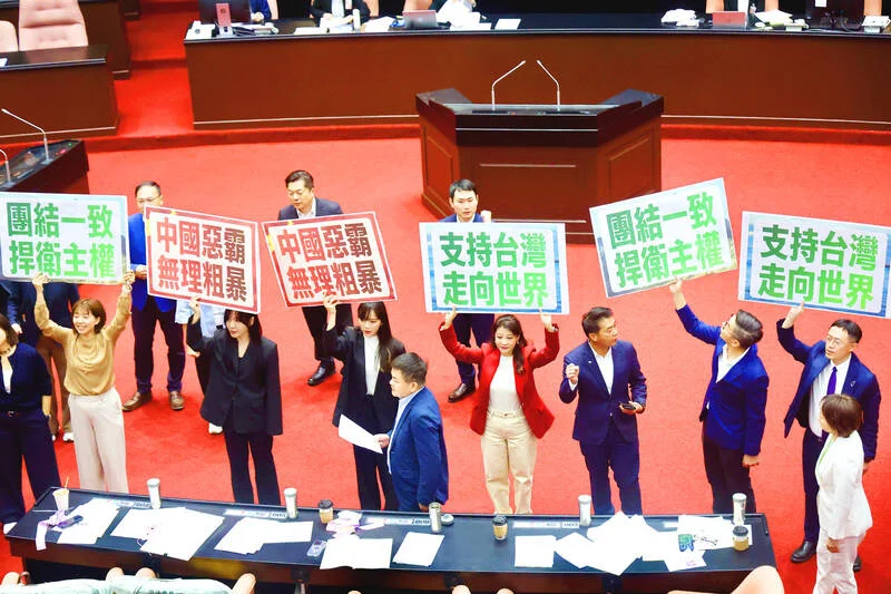 US urged to push back against Beijing’s aviation coercion