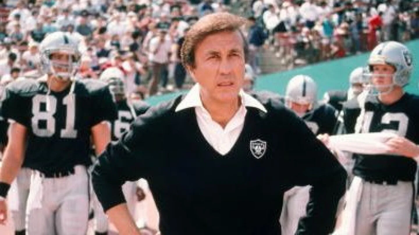 Mendoza to wear No. 15 for Raiders with Flores's blessing