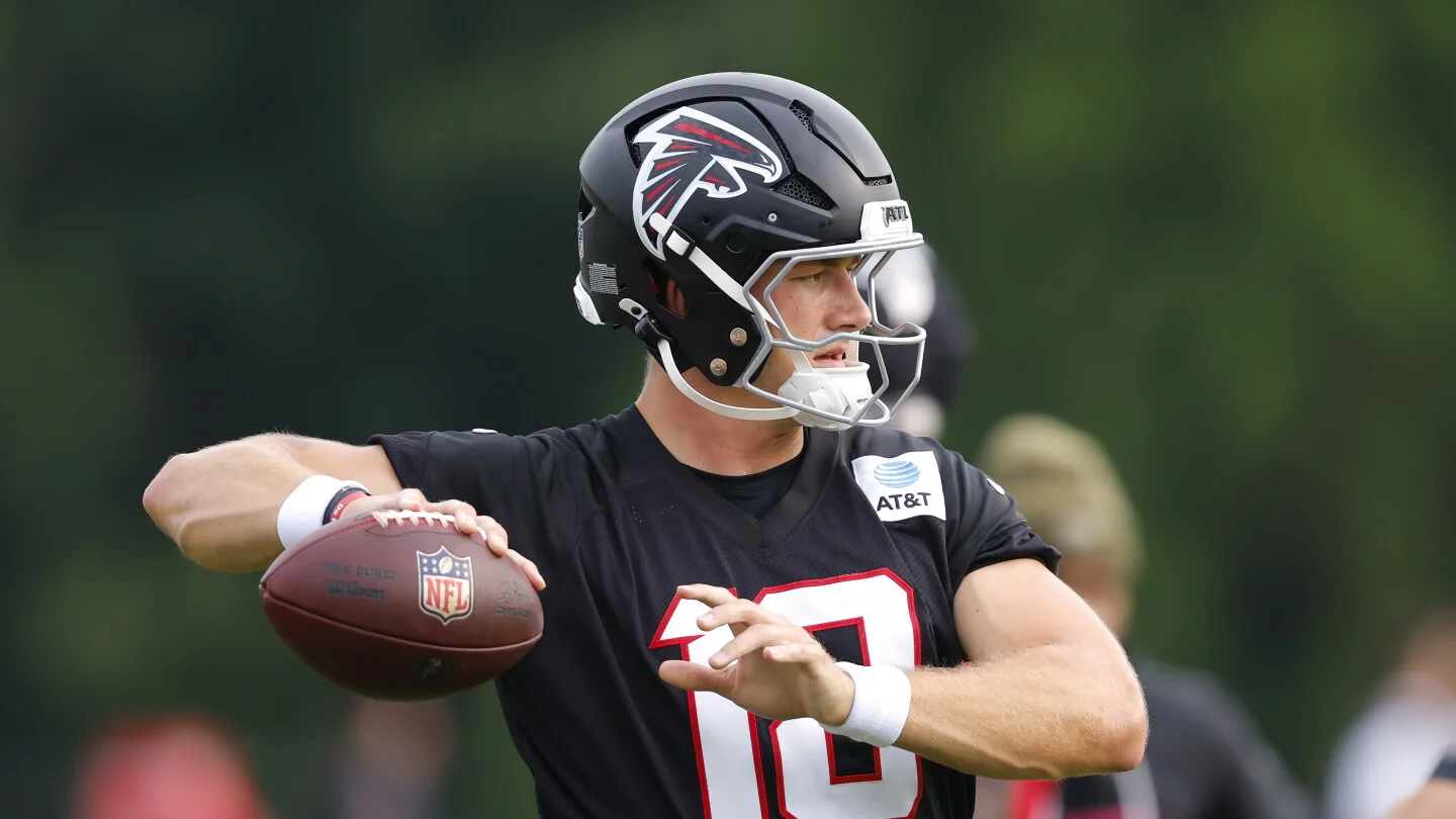 Undrafted Strand Seizes Falcons' First-Team Spotlight in Camp
