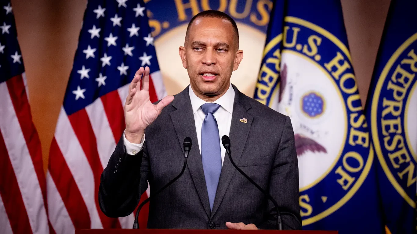 Jeffries Refutes Claims of Pelosi Undermining His Leadership
