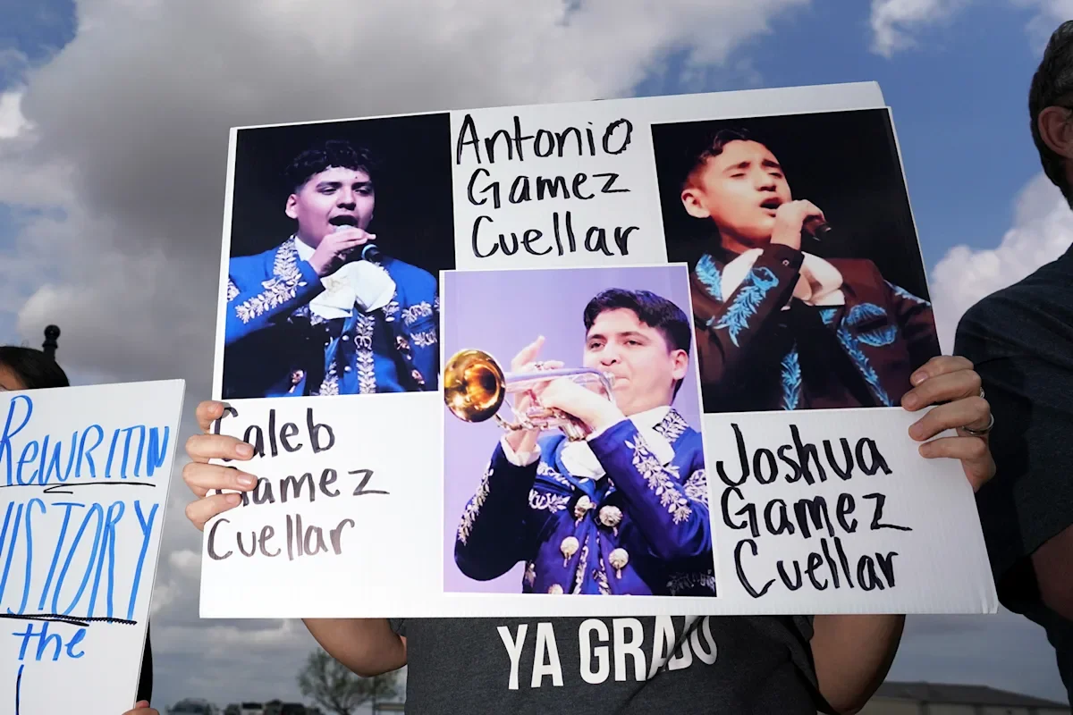Kacey Musgraves Enlists ICE-Detained Mariachi Brothers for Texas Shows