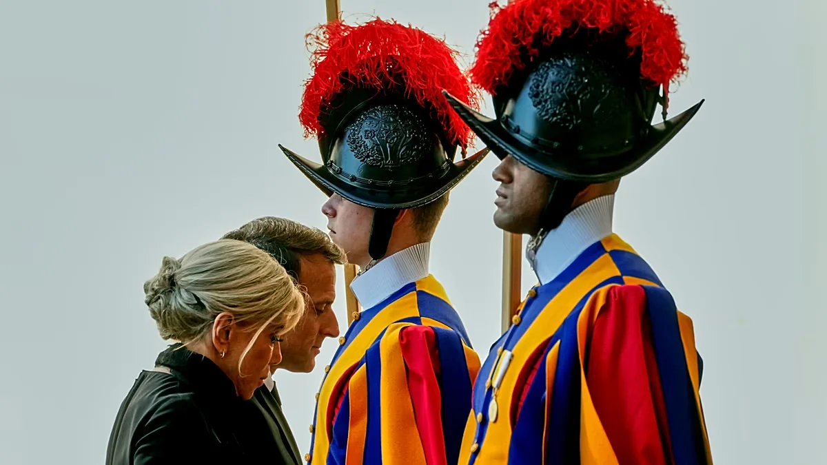 Macron and Pope Leo XIV Meet at the Vatican to Champion Diplomacy