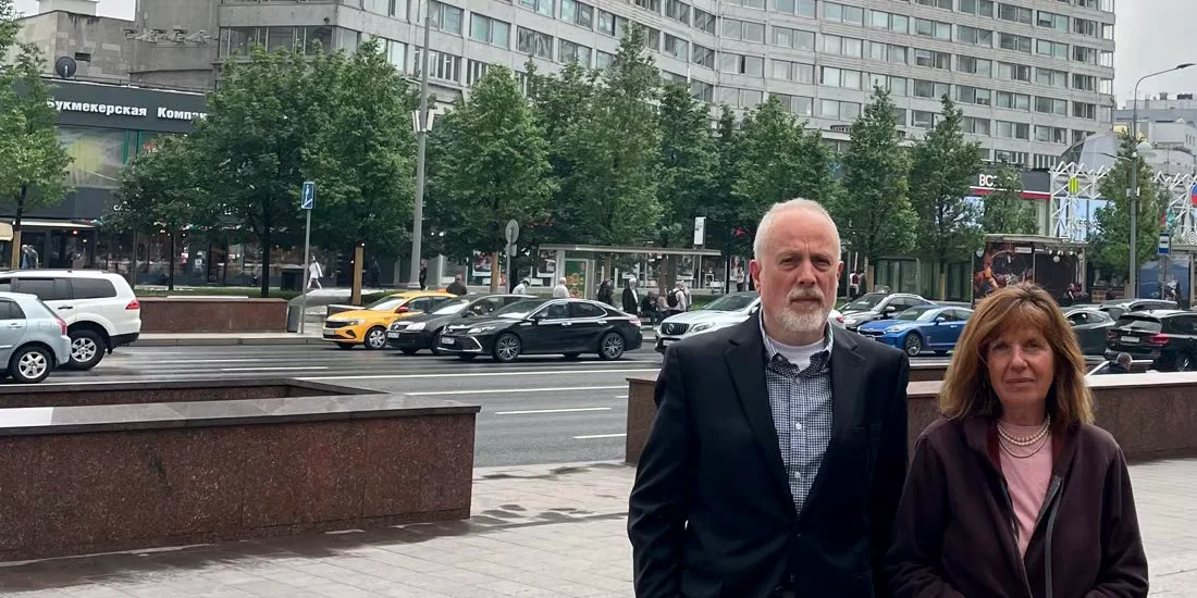 Parents of Detained WSJ Reporter Travel to Moscow for Hearing, Amidst Denial of Consular Access and Blackmail Threats.