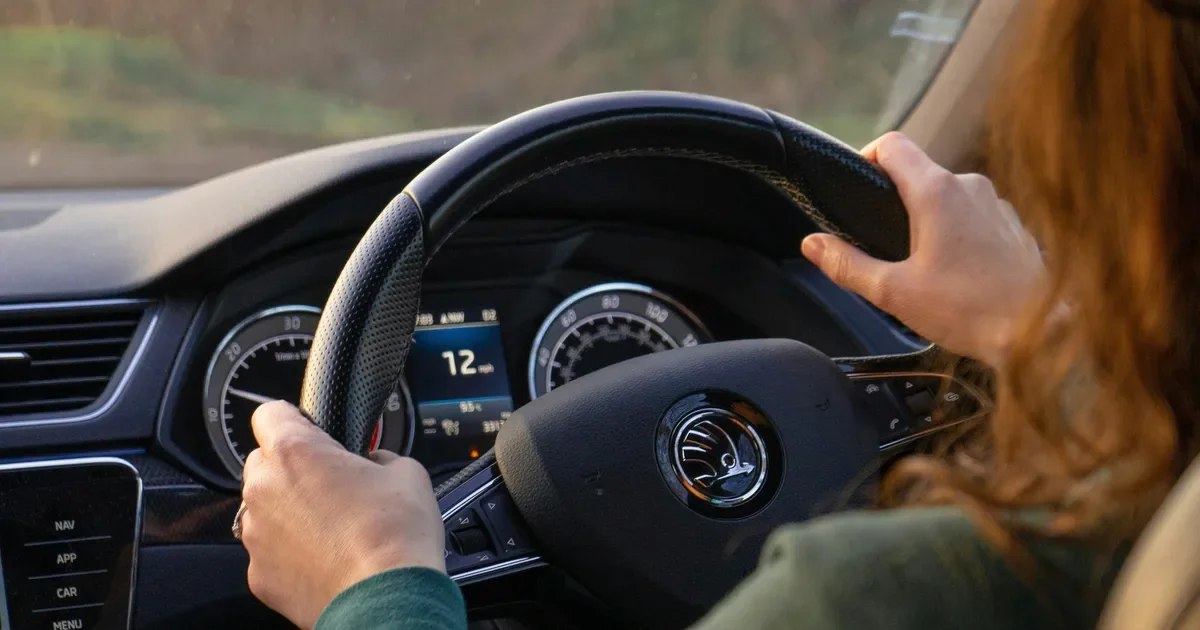 Driving Clues: Early Dementia Signs May Show Up Behind the Wheel
