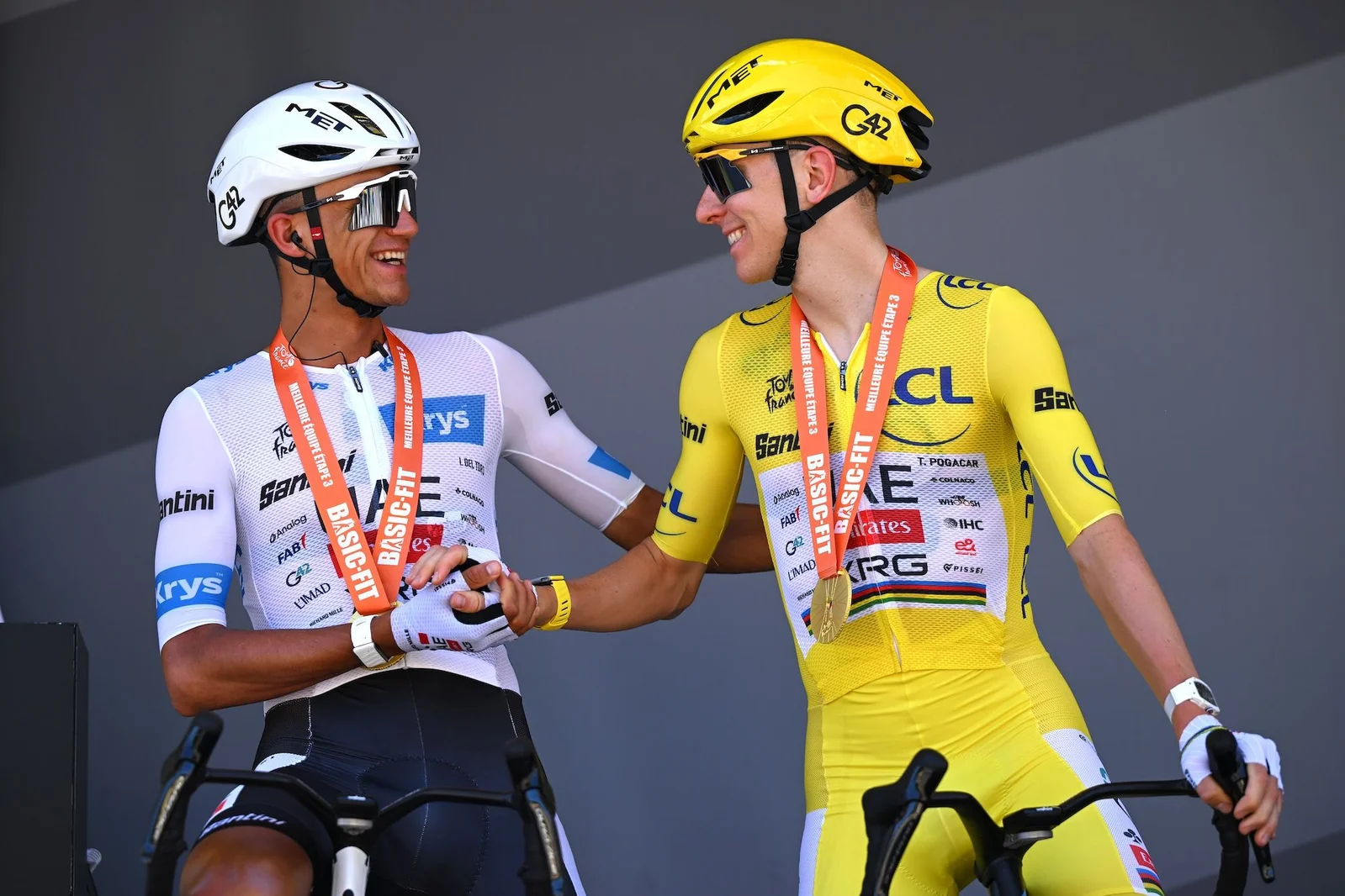 Pogacar's Tourmalet post-stage: a candid mentor moment with Del Toro