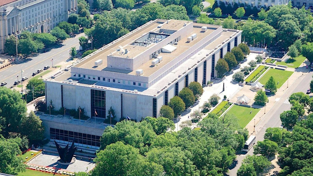 Trump Pushes Signage at Smithsonian Over History Narrative