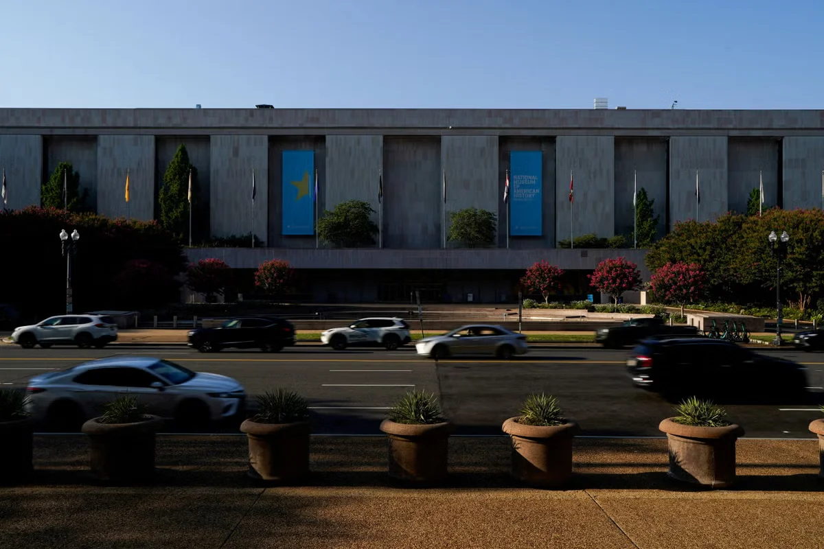 Trump orders warning signs at Smithsonian to claim history is misrepresented