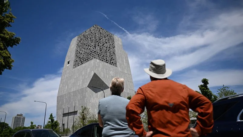 Obama Presidential Center opens in Chicago with star-studded ceremony amid gentrification debate