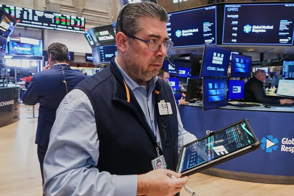 Cisco-Driven Rally Lifts U.S. Stocks Toward Fresh Records