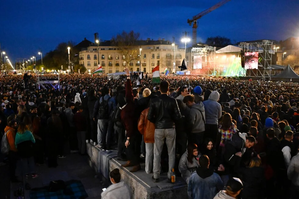 Massive megaconcert rallies opposition to Orbán ahead of Hungary’s elections