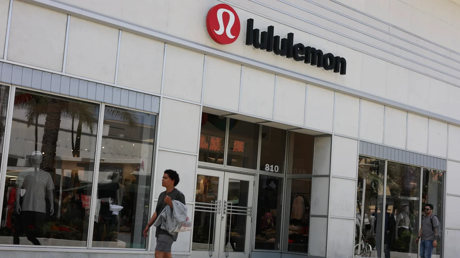 Lululemon Settles Proxy Fight, Adds Founder-Backed Directors to Board