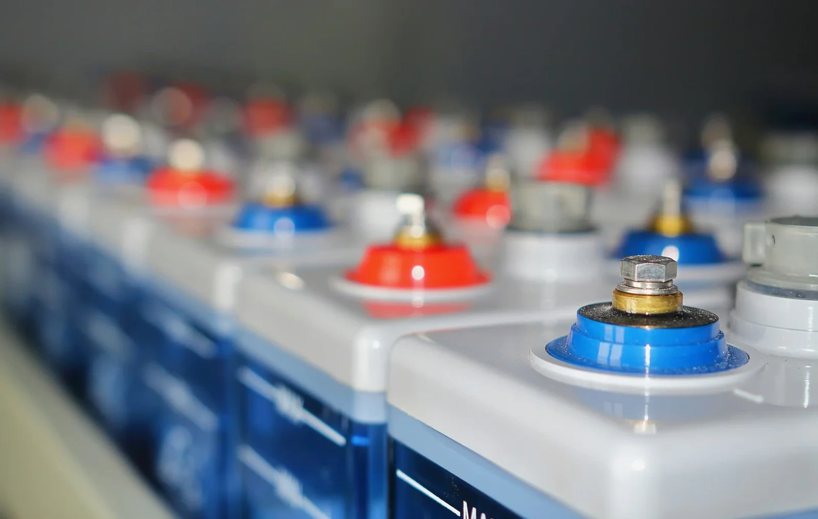 Quantum battery charges in femtoseconds but stores only tiny energy
