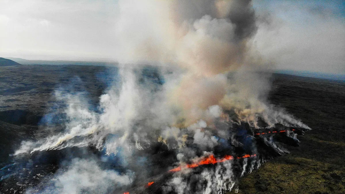 Icelandic Volcano Erupts, Residents Urged to Stay Indoors