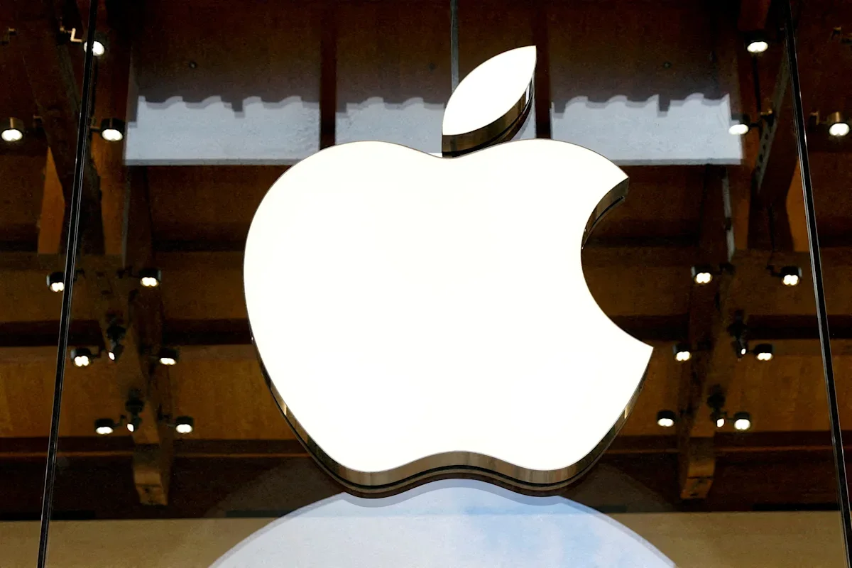 Apple’s Ternus era prompts a cheap collar hedge to protect gains