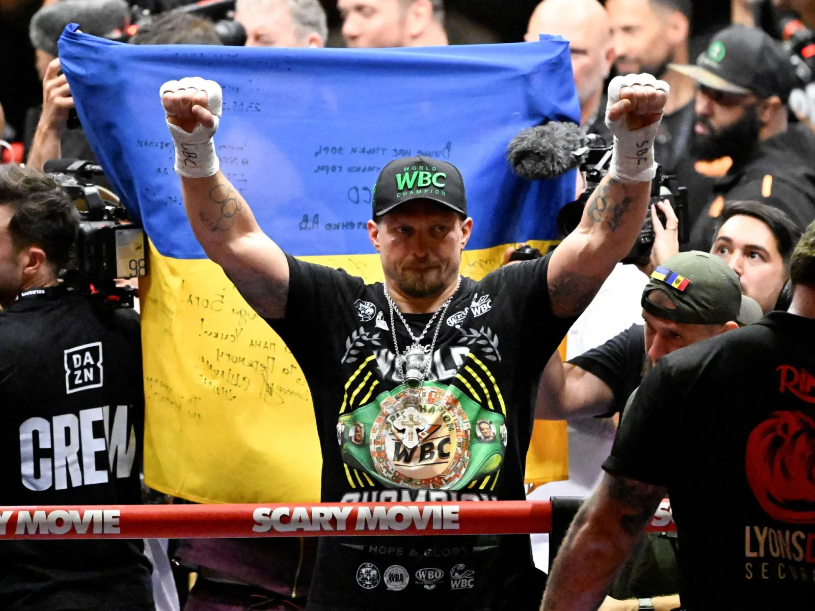 Usyk survives scare, stops Verhoeven at Giza pyramids