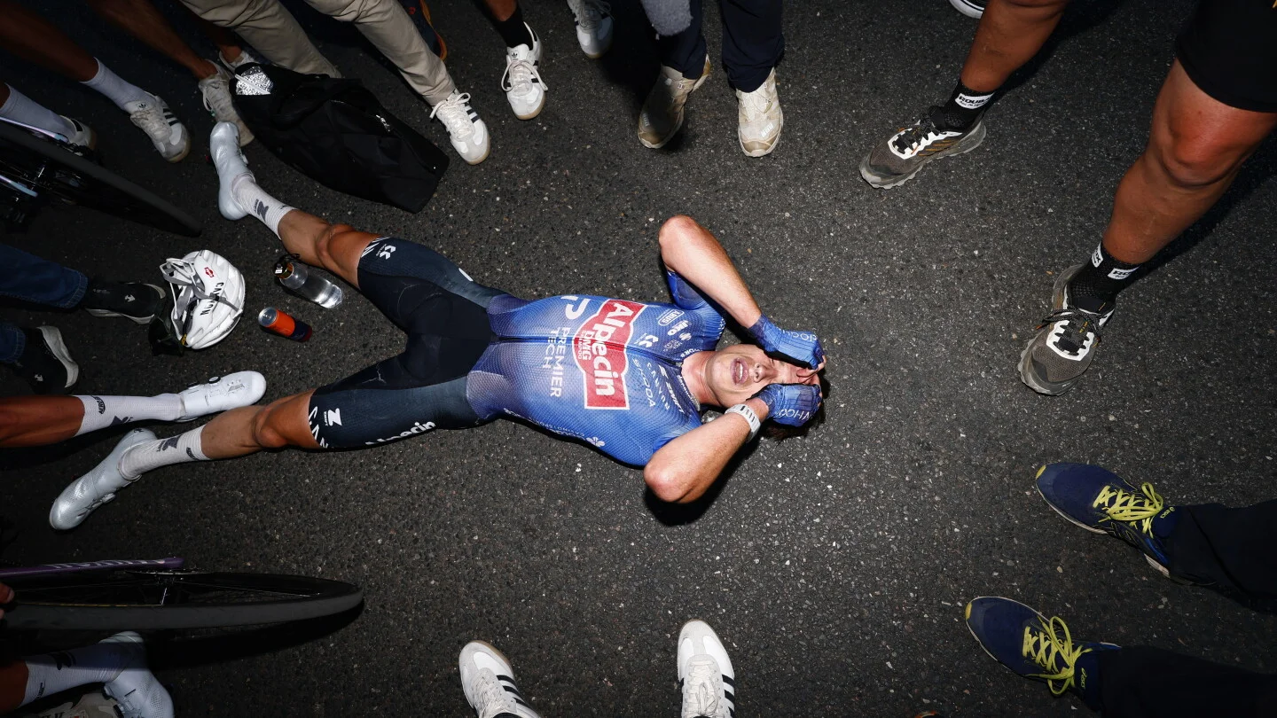 Philipsen wins Stage 17 sprint, Pogacar holds Tour lead