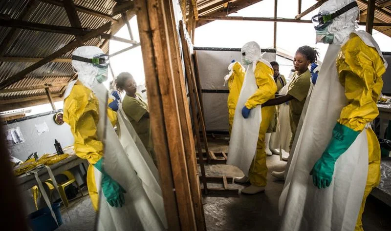 Ebola outbreak near 1,000 cases as containment stalls