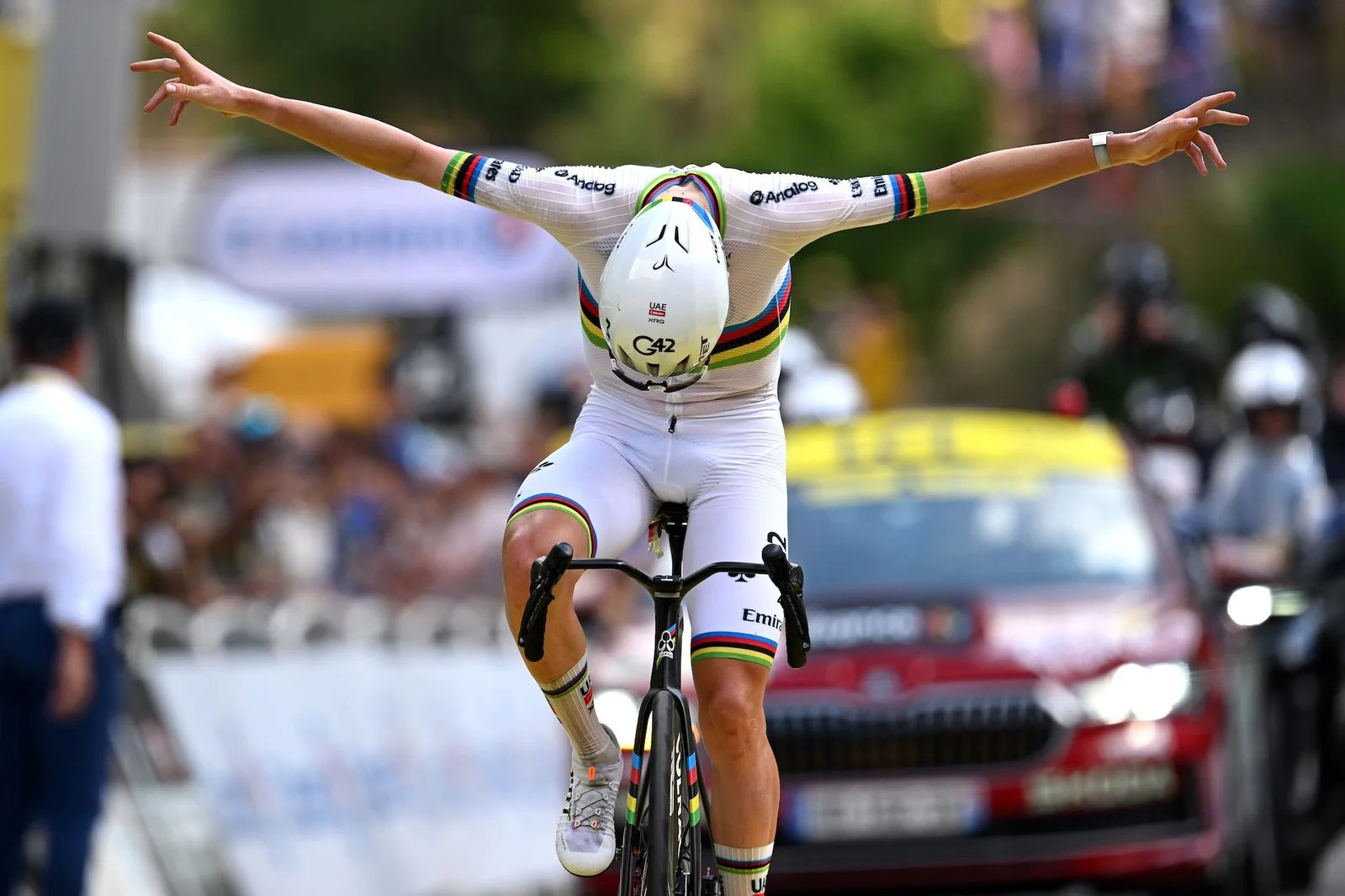 Pogačar storms Tourmalet for Stage 6 victory, reclaiming the yellow jersey