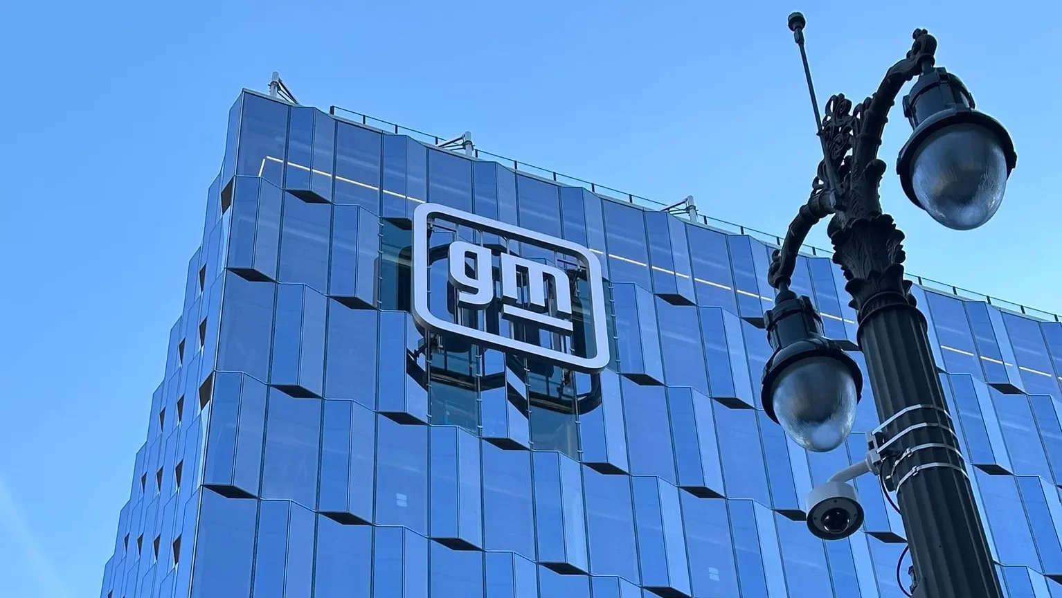 GM trims hundreds of IT roles to double down on AI talent