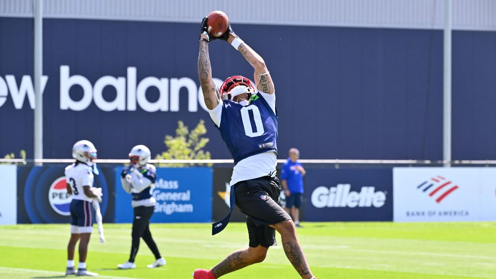 Gonzalez shines in camp battles as extension talks linger