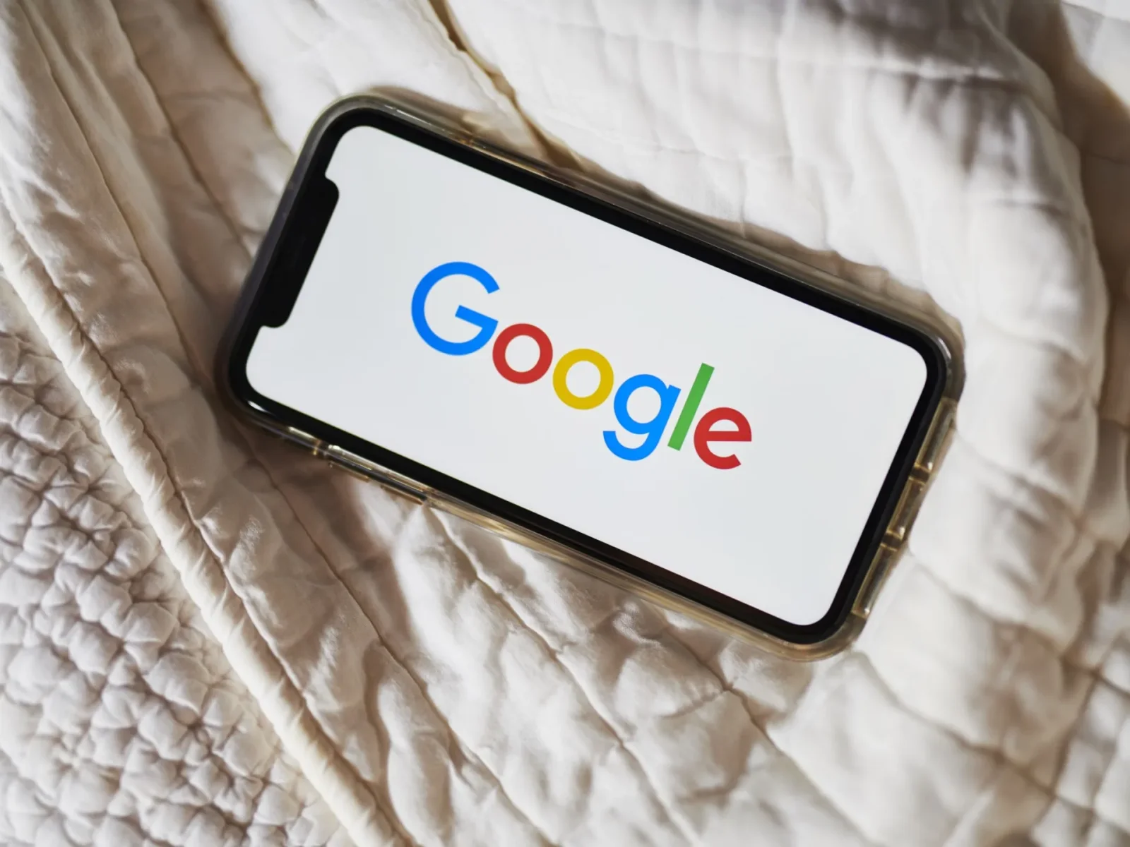 Samsung's potential switch to Bing causes Alphabet shares to drop.