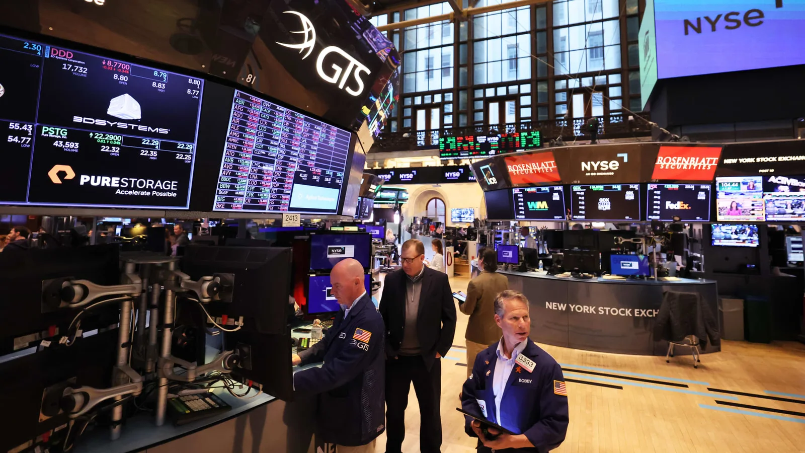"Wall Street Anticipates Inflation Report: Stock Futures Rise"