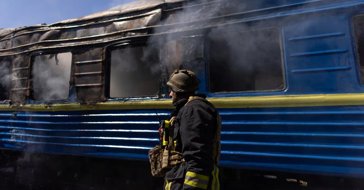 "Russian Attacks Leave 21 Dead in Ukraine's Kherson Region"