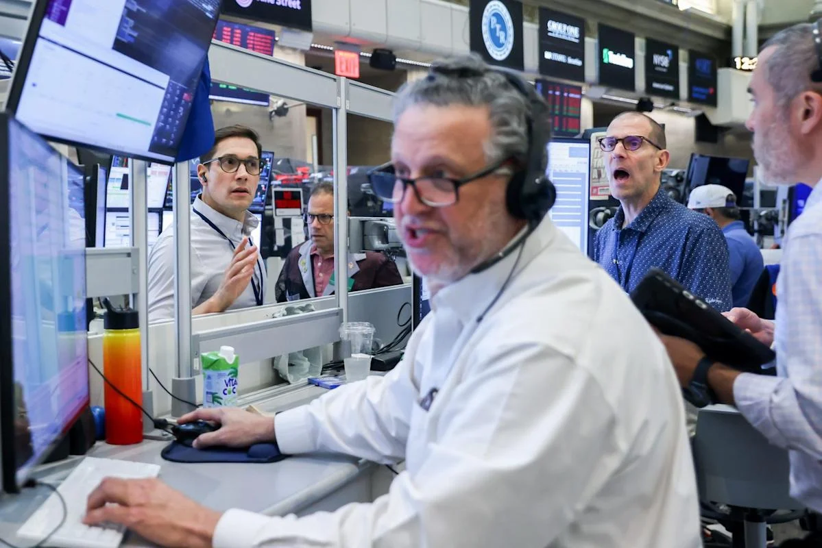 Robust Jobs Pulse Sparks Yield Plunge, Sparks Market Tug-of-War