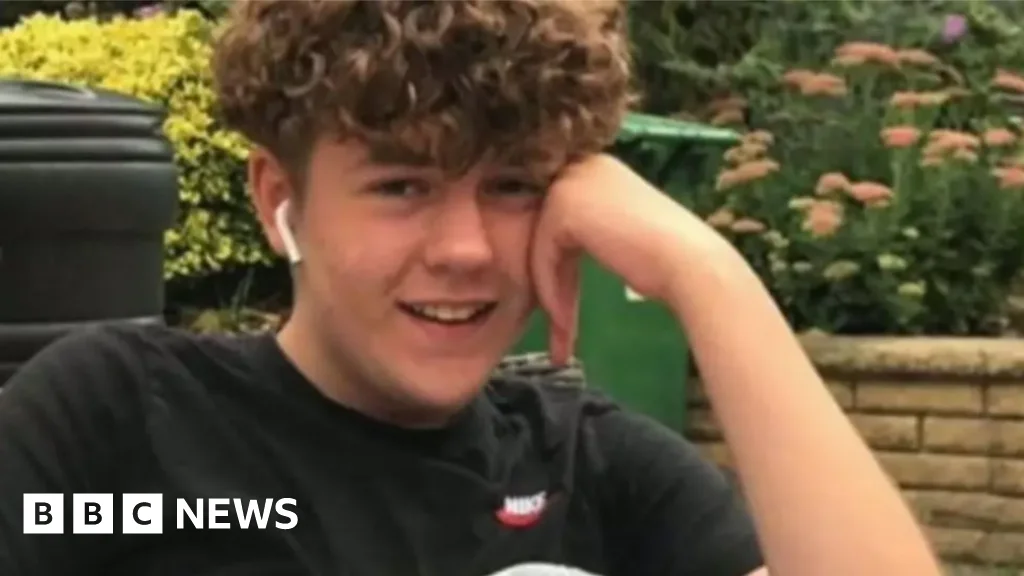 Father of Slain Teen Hails Plan to Restrict Social Media for Under-16s