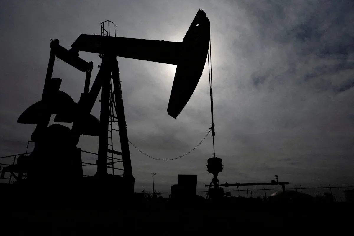 Oil slides as Hormuz shipping rebounds, easing supply fears