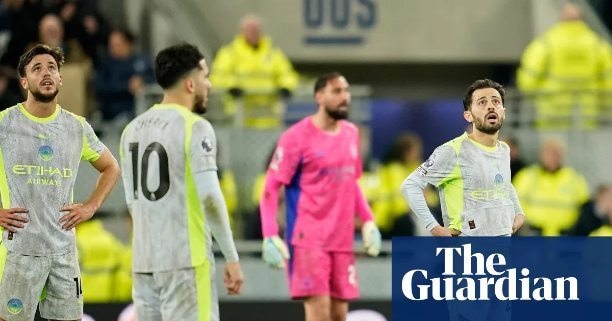 Everton deny City as late drama keeps Arsenal ahead in title race