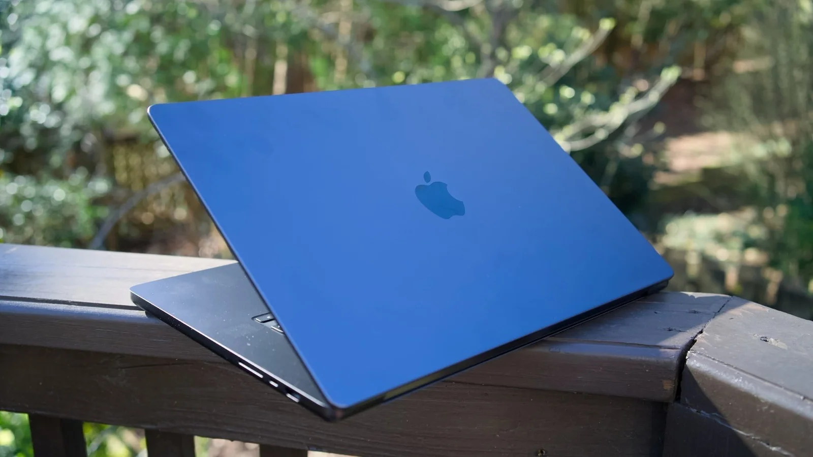 Apple’s MacBook Ultra: OLED touchscreen, new chips and a late-2026 launch
