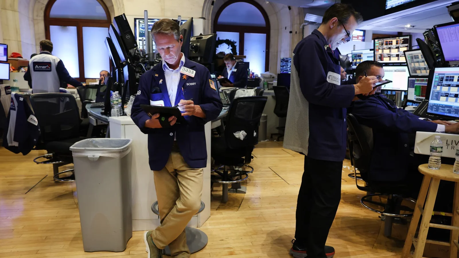 Mixed Economic Data Keeps Treasury Yields Steady, Despite Bond Swoon