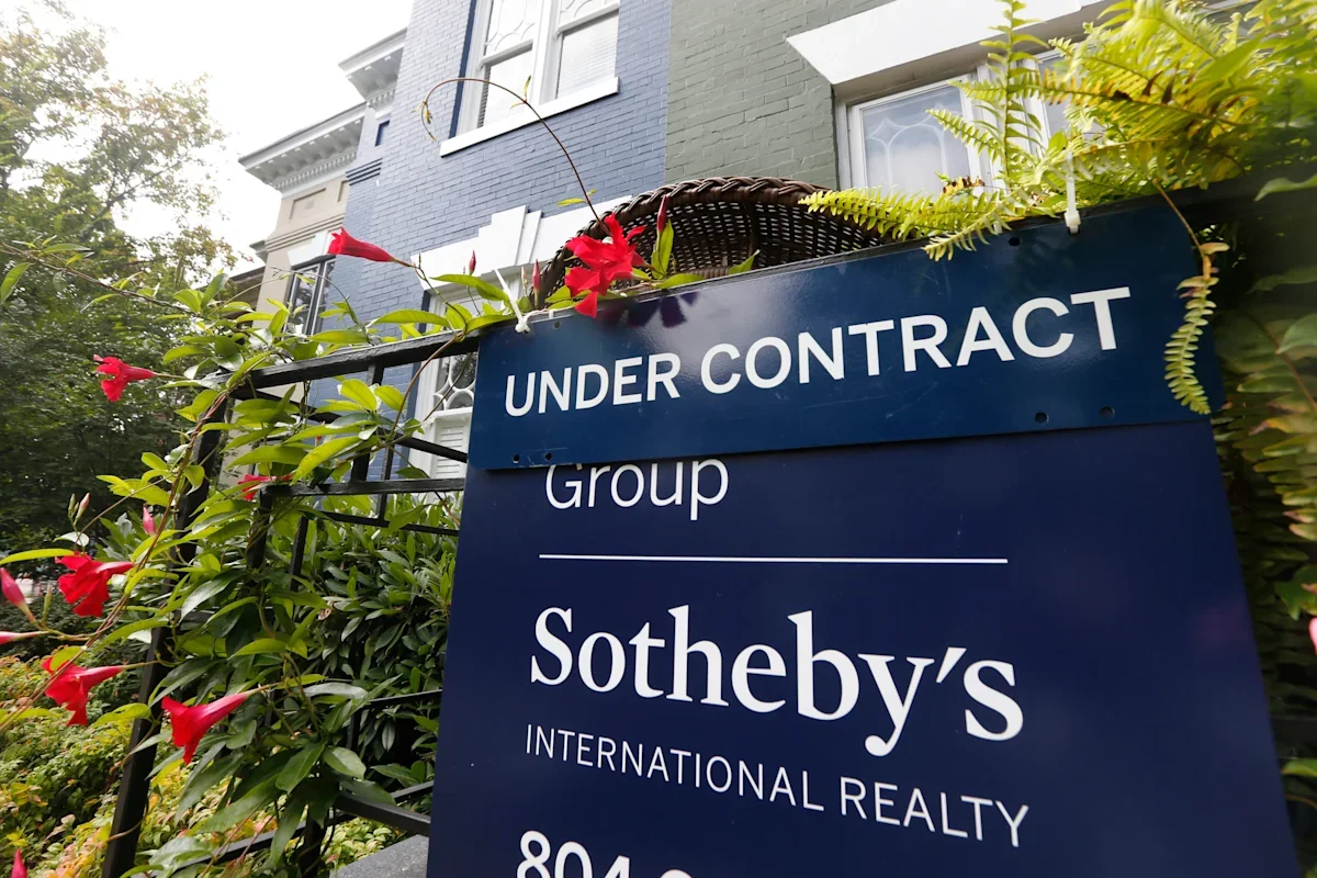 June Pending Home Sales Dip as Mortgage Costs Keep Housing Tepid