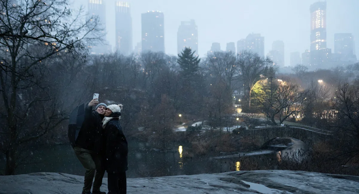 "NYC Ends 701-Day Snowless Streak with 1-Inch Snowfall"