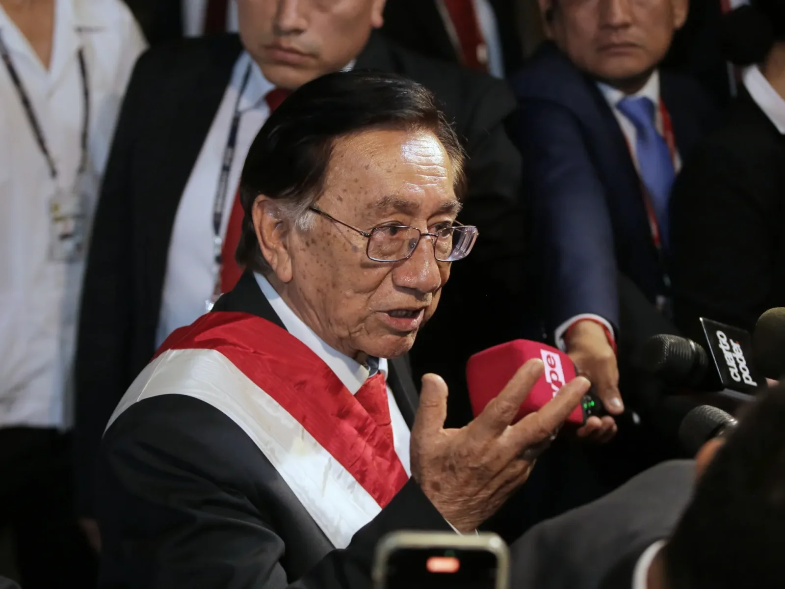 Peru ministers quit as interim leader delays US F-16 deal amid political turmoil